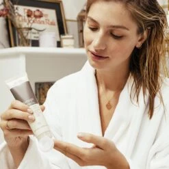 Aveda Damage Remedy™ Daily Hair Repair -Soins Capillaires aveda damage remedy daily hair repair cure regenerante pour cheveux 2