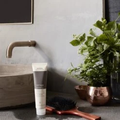 Aveda Damage Remedy™ Daily Hair Repair -Soins Capillaires aveda damage remedy daily hair repair cure regenerante pour cheveux 6