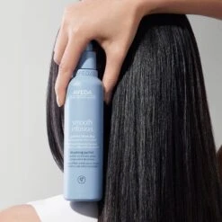 Aveda Smooth Infusion™ Perfect Blow Dry 18 Aveda Smooth Infusion™ Perfect Blow Dry -Soins Capillaires aveda smooth infusion perfect blow dry spray brushing disciplinant anti frisottis 2