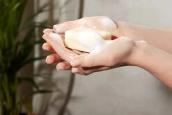 Christophe Robin Hydrating Shampoo Bar With Aloe Vera -Soins Capillaires christophe robin hydrating shampoo bar with aloe vera barre de shampoing pour cheveux secs et sensibilises 2