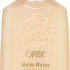 Oribe Signature Matte Waves Texture Lotion -Soins Capillaires oribe signature matte waves texture lotion lait cheveux pour cheveux boucles et frise