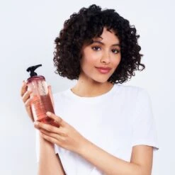 Shu Uemura Deep Cleanser Delicate Comfort -Soins Capillaires shu uemura deep cleanser delicate comfort shampoing hydratant pour cheveux secs 3