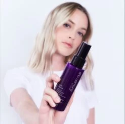 Shu Uemura Yūbi Blonde Serum -Soins Capillaires shu uemura yubi blonde serum serum capillaire anti jaunissement 3