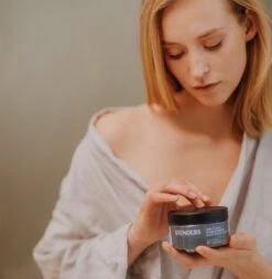 STENDERS Black Mud & Charcoal -Soins Capillaires stenders black mud charcoal gelee exfoliante cheveux et cuir chevelu 2